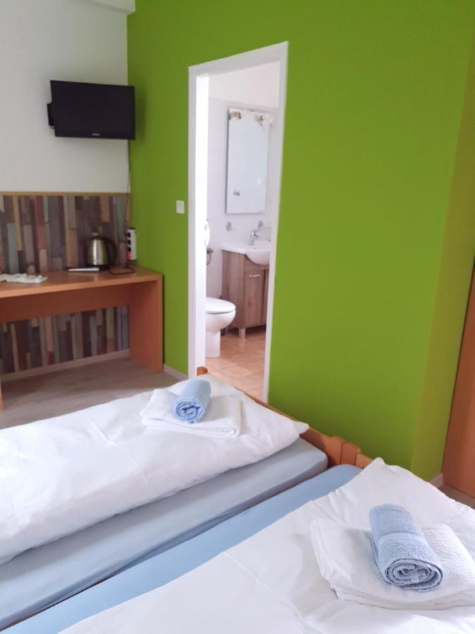 Guesthouse Osvald Zirovnica Exterior foto